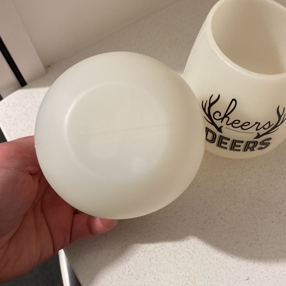 Silicone Stemless Wine Glasses - Picture 4 of 4